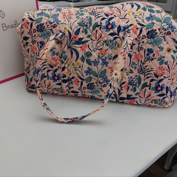 Vera Bradley XL Duffel Paradise Coral NWOT - Picture 3 of 5